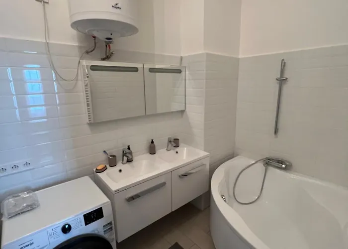 Azure King In The Heart Of Apartament