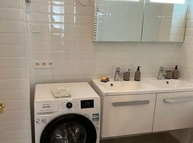 Azure King In The Heart Of Apartament